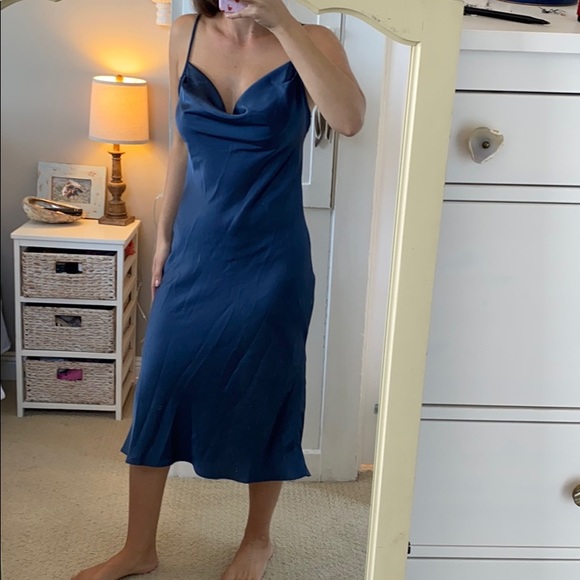 Navy satin drapey mid length dress starlow - Picture 3 of 5